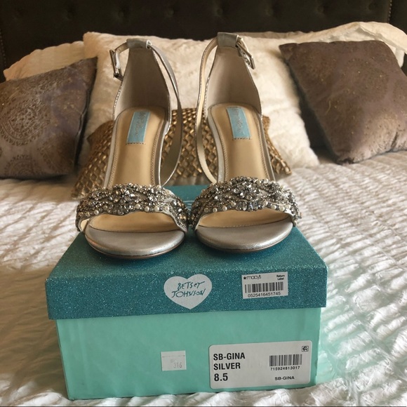 Betsey Johnson “Blue” bridal heels - Picture 2 of 3